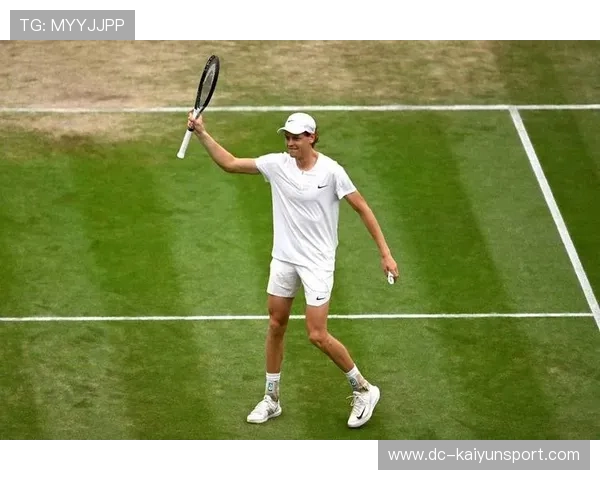 辛纳滑步追球速度惊人