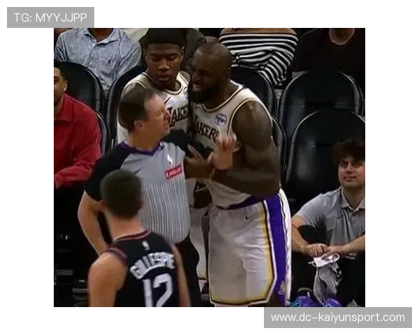 球星在赛场上与对手发生短暂摩擦被迅速平息,球员对球场上所发生的事实问题 球星在赛场上与对手发生短暂摩擦被迅速平息,球员对球场上所发生的事实问题