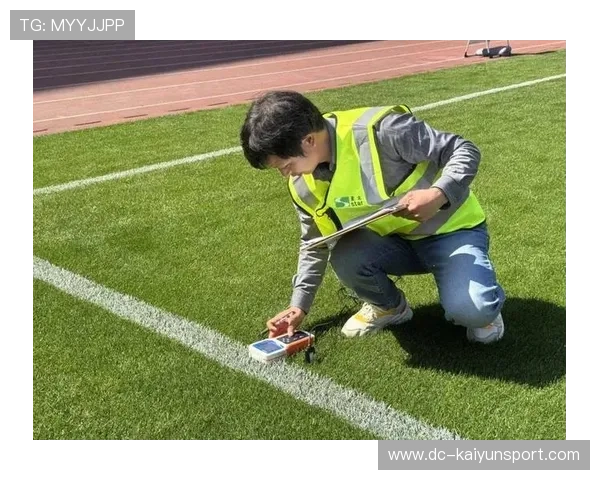 草地保养技术升级，比赛场地质量显著提高，草地养护有几个重要环节