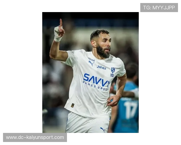 本泽马引领沙特新月首胜,锋线实力得到展现 本泽马引领沙特新月首胜,锋线实力得到展现