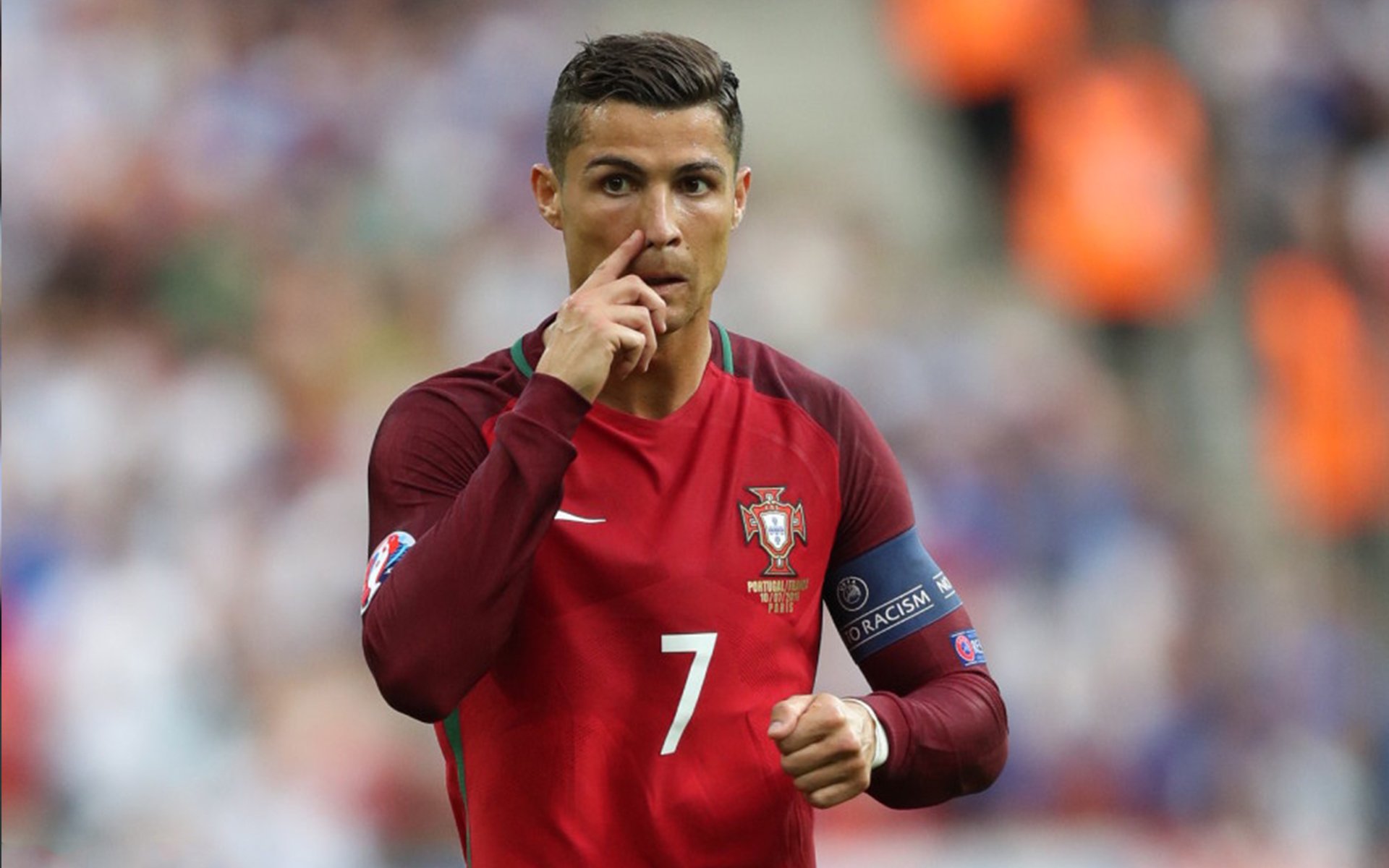 球场下的泪水与荣耀，球场下的泪水与荣耀有关吗